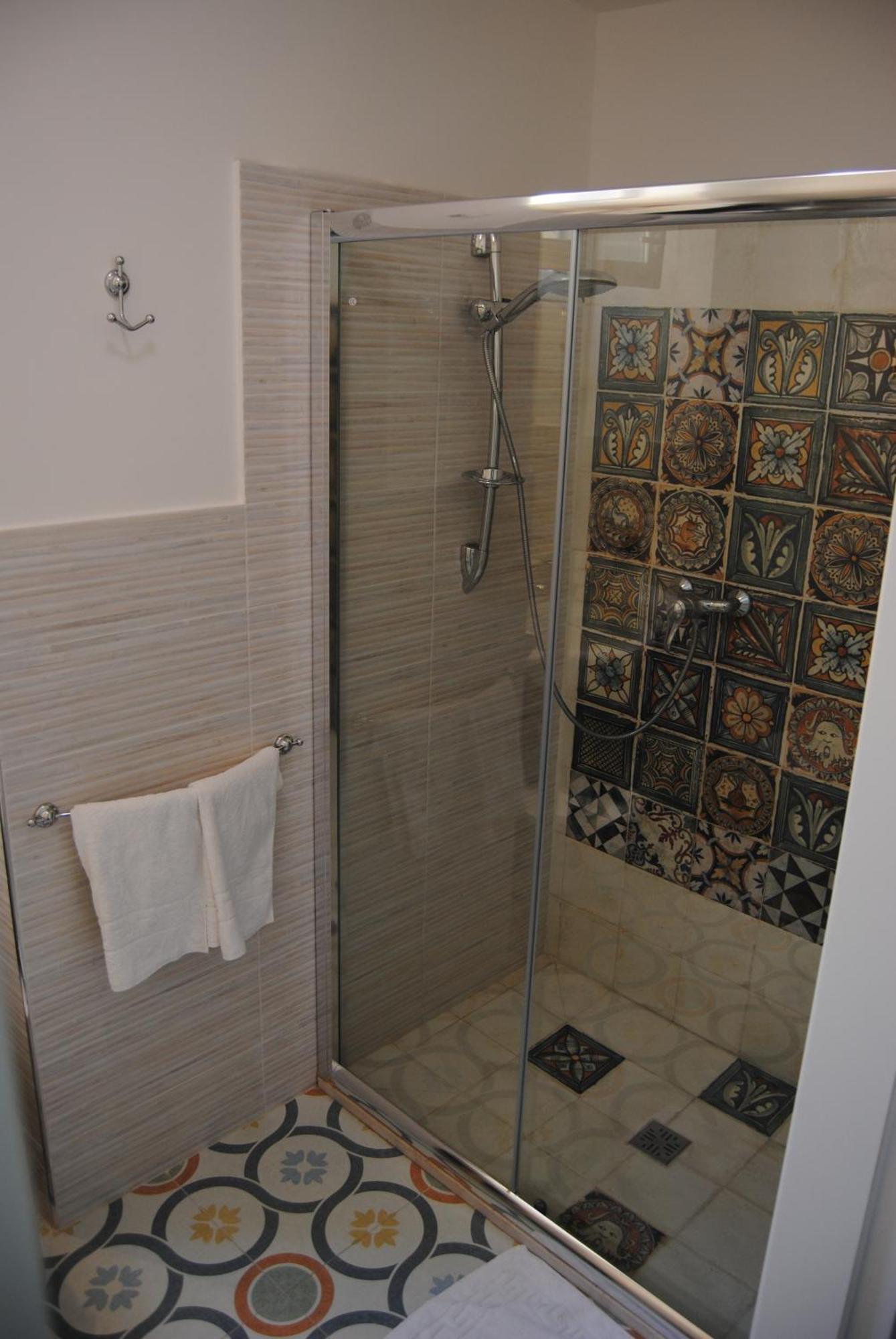B & B Palazzo Maestro & Corte Maestro Rooms กัลลีโปลี ห้อง รูปภาพ
