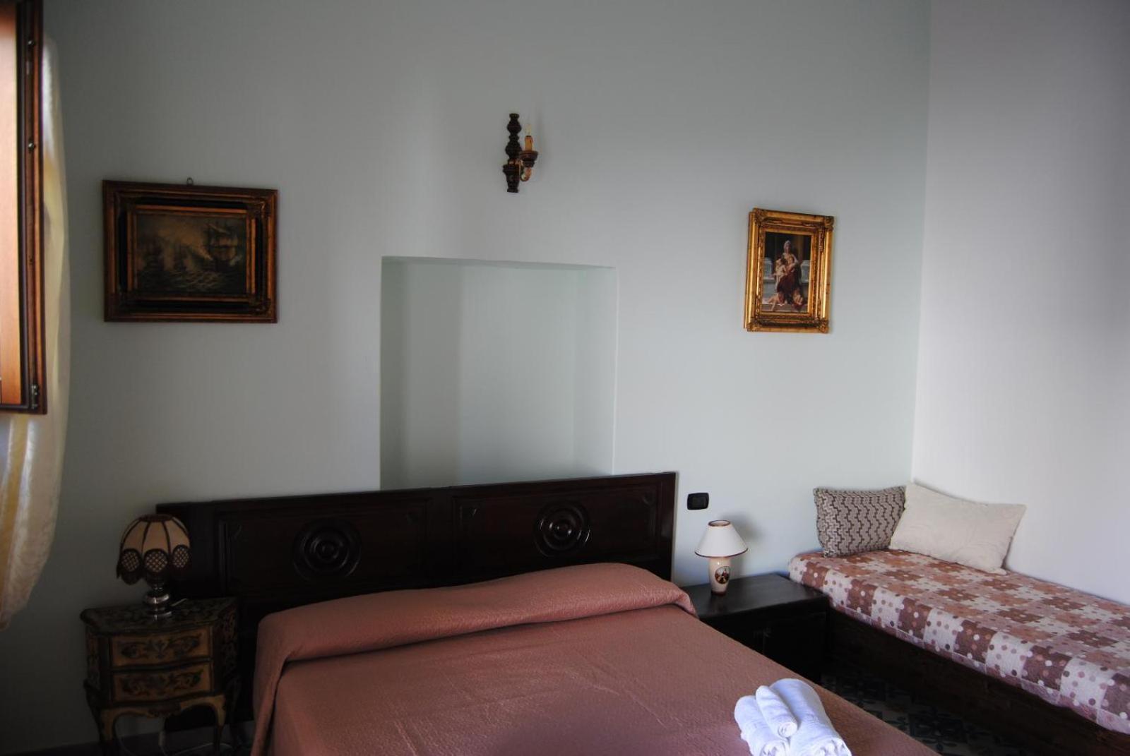 B & B Palazzo Maestro & Corte Maestro Rooms กัลลีโปลี ห้อง รูปภาพ