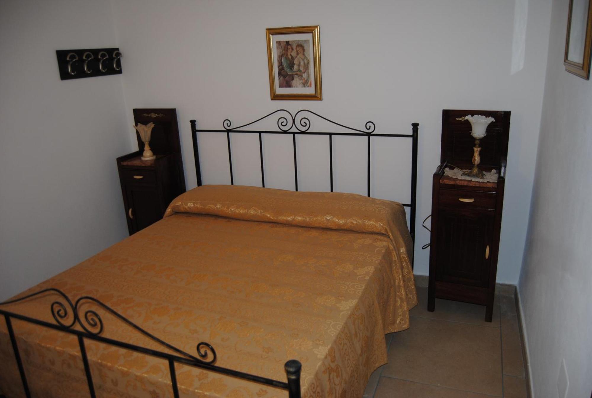 B & B Palazzo Maestro & Corte Maestro Rooms กัลลีโปลี ห้อง รูปภาพ