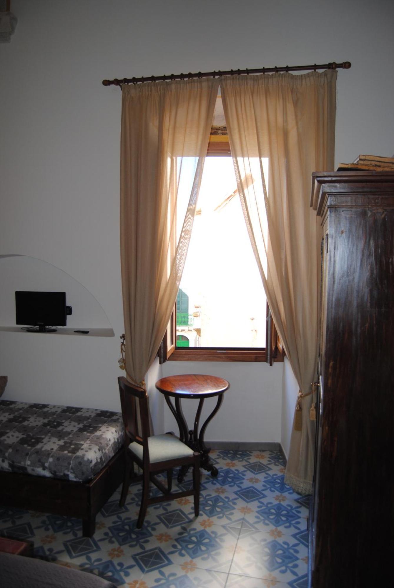 B & B Palazzo Maestro & Corte Maestro Rooms กัลลีโปลี ห้อง รูปภาพ