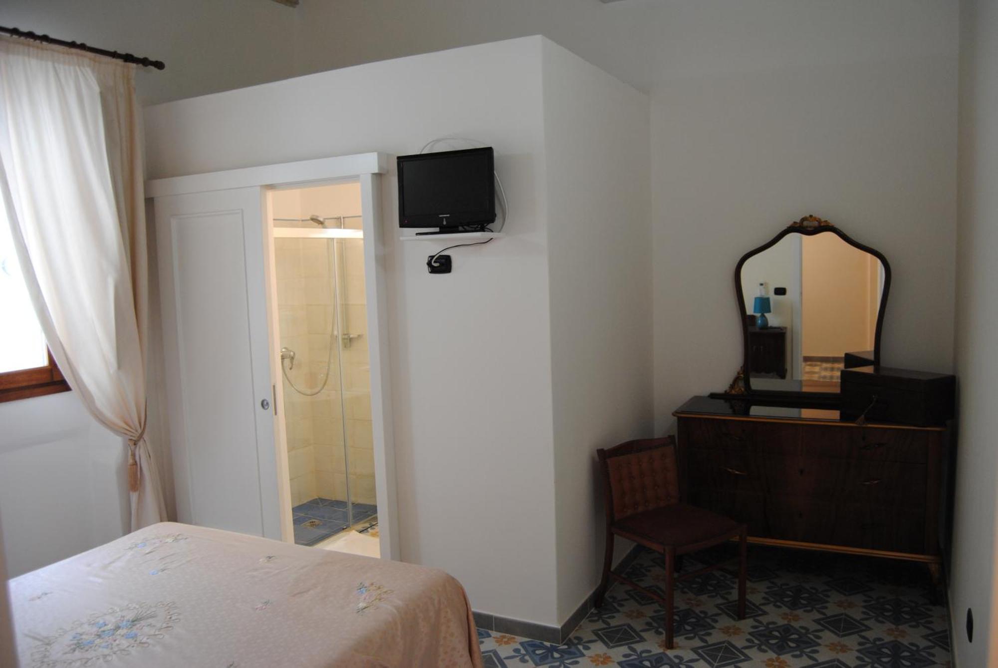 B & B Palazzo Maestro & Corte Maestro Rooms กัลลีโปลี ห้อง รูปภาพ
