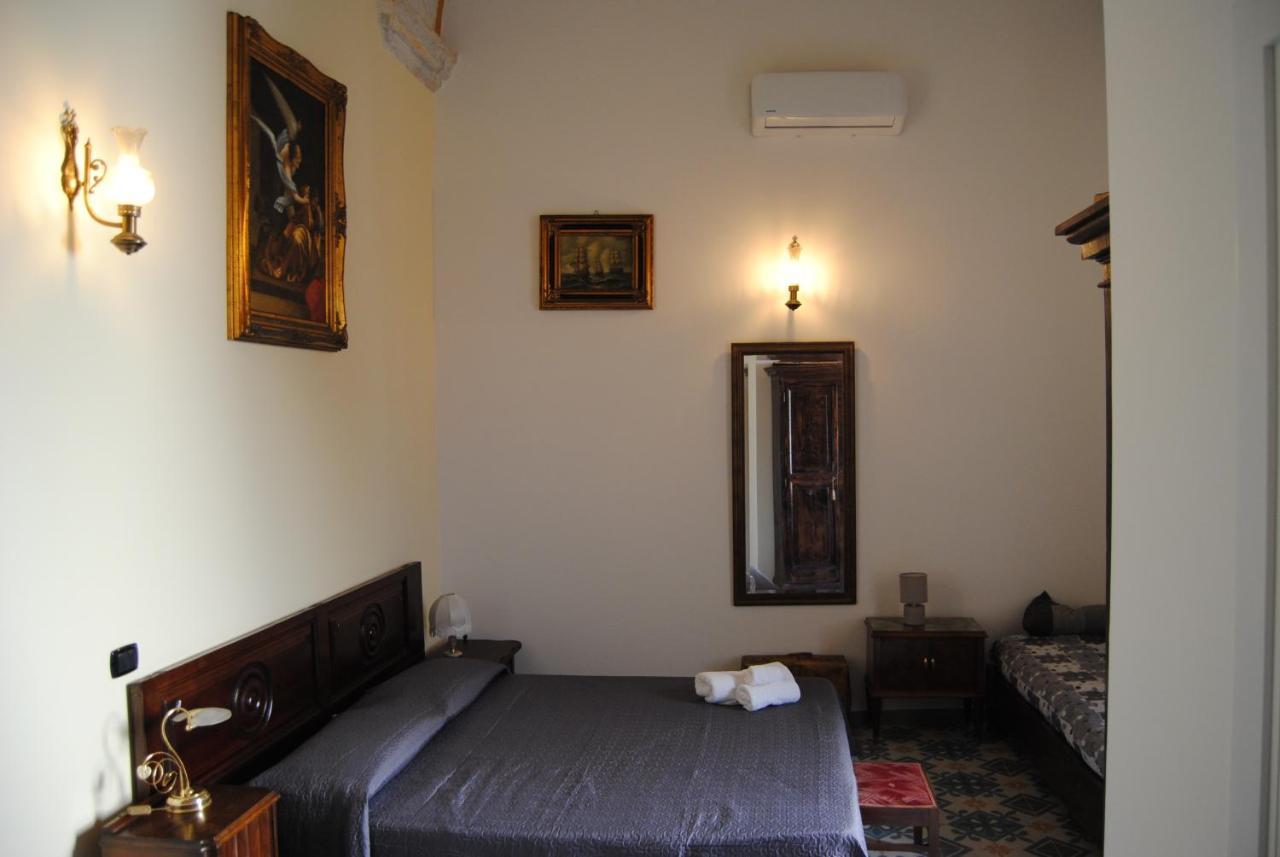 B & B Palazzo Maestro & Corte Maestro Rooms กัลลีโปลี ภายนอก รูปภาพ