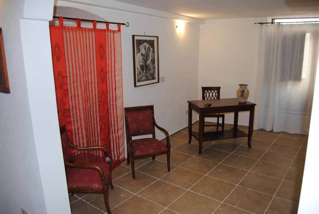 B & B Palazzo Maestro & Corte Maestro Rooms กัลลีโปลี ห้อง รูปภาพ