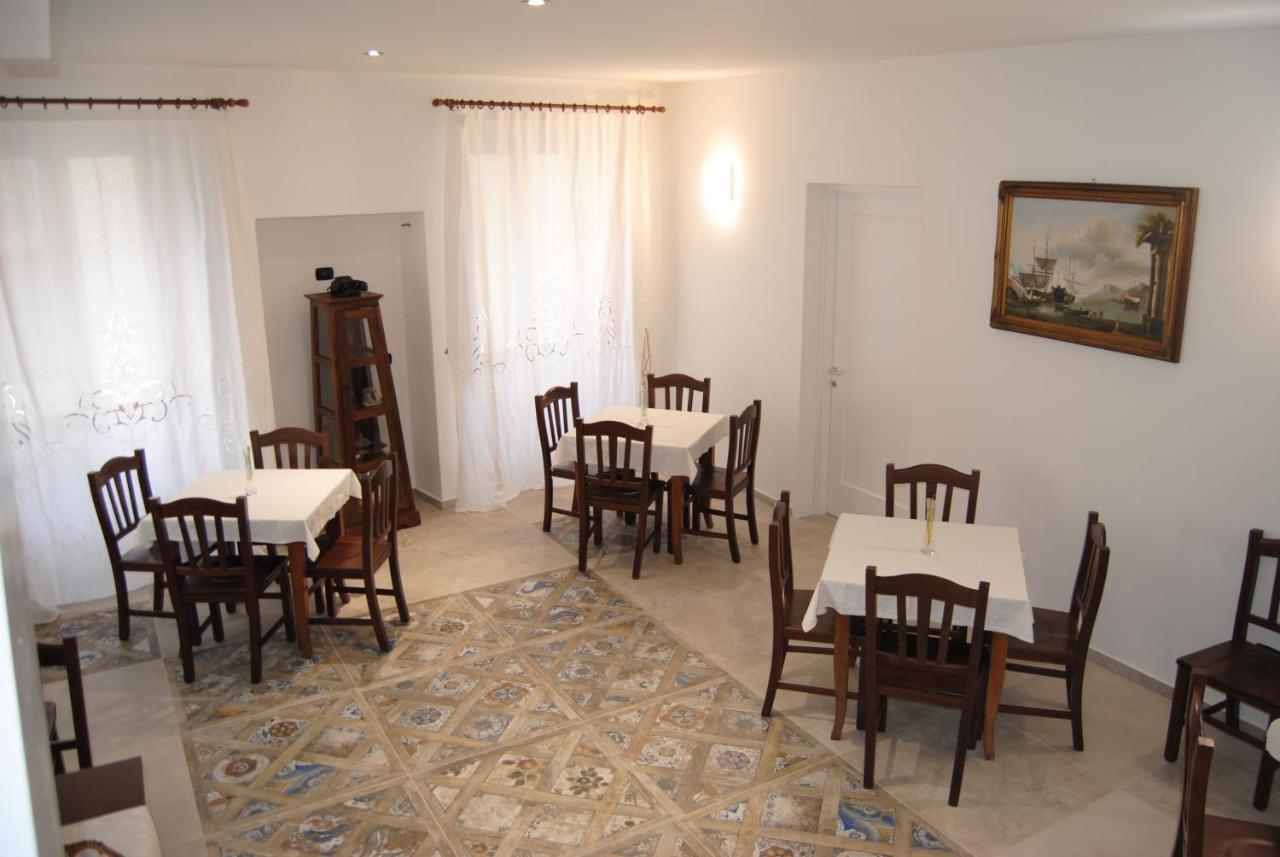 B & B Palazzo Maestro & Corte Maestro Rooms กัลลีโปลี ภายนอก รูปภาพ