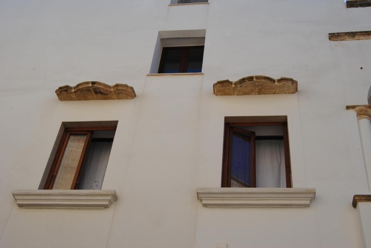 B & B Palazzo Maestro & Corte Maestro Rooms กัลลีโปลี ภายนอก รูปภาพ