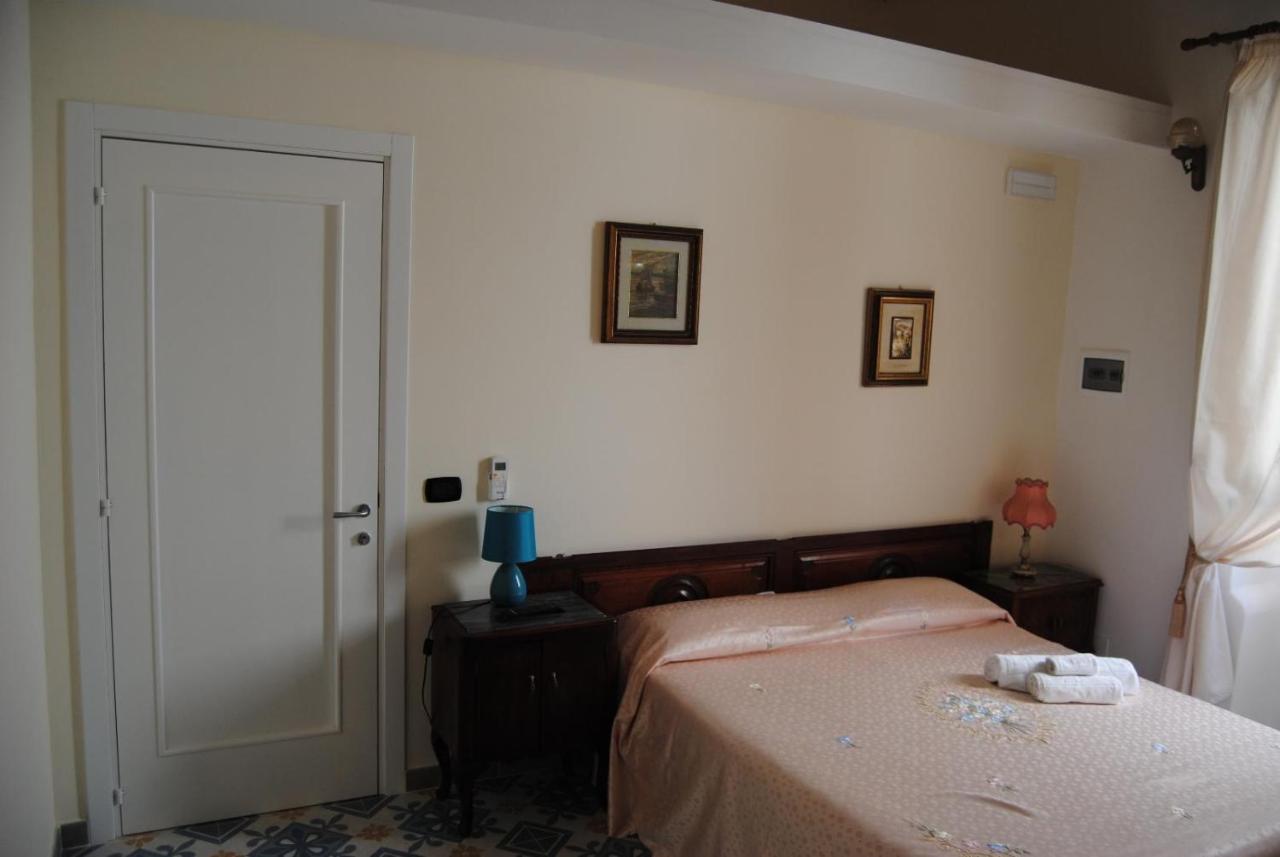 B & B Palazzo Maestro & Corte Maestro Rooms กัลลีโปลี ภายนอก รูปภาพ